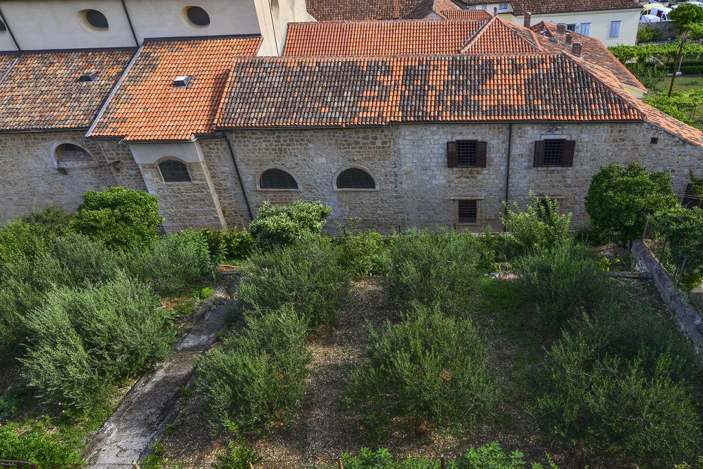 Apartments And Rooms Kampanel Hvar Town Ruang foto
