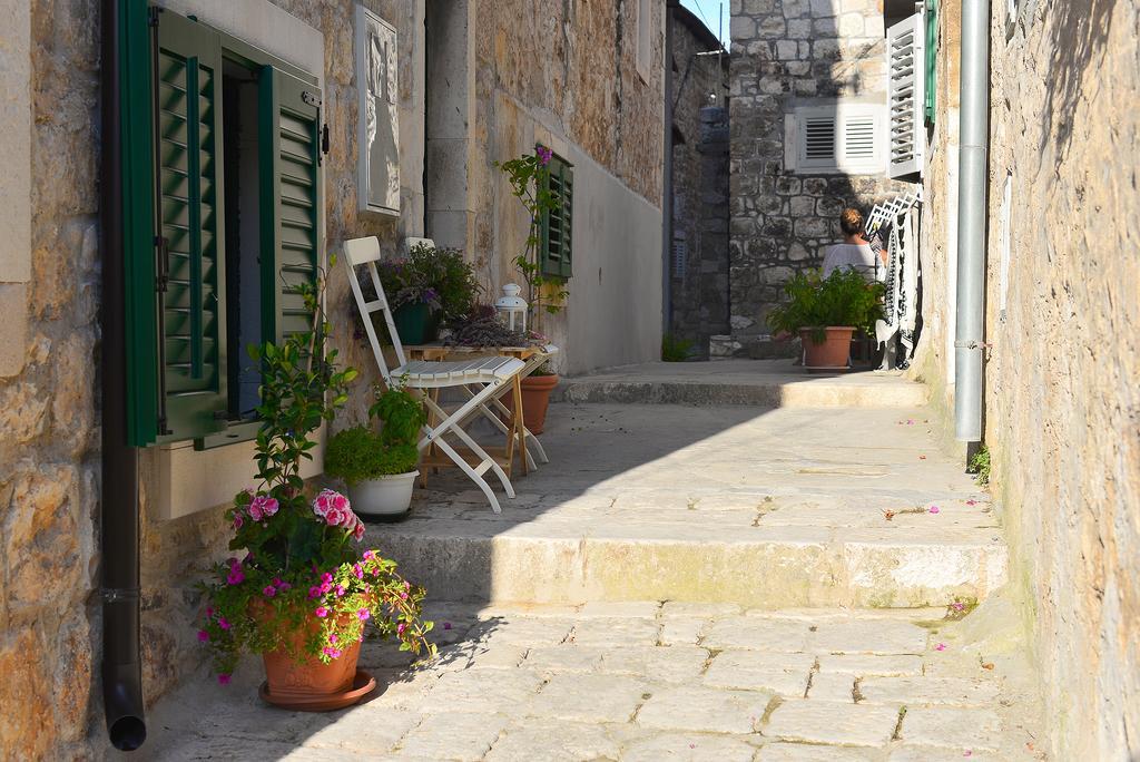Apartments And Rooms Kampanel Hvar Town Ruang foto
