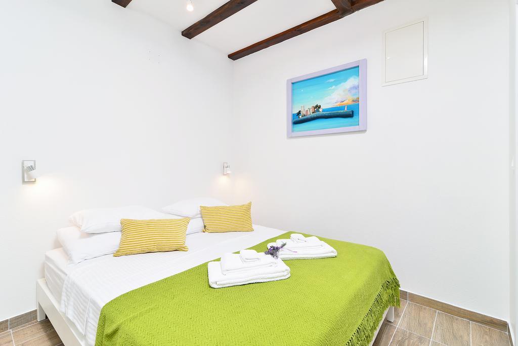 Apartments And Rooms Kampanel Hvar Town Ruang foto