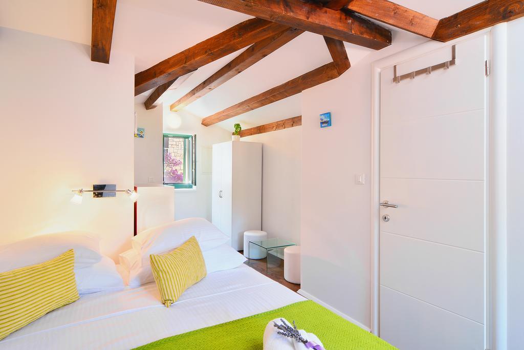 Apartments And Rooms Kampanel Hvar Town Ruang foto