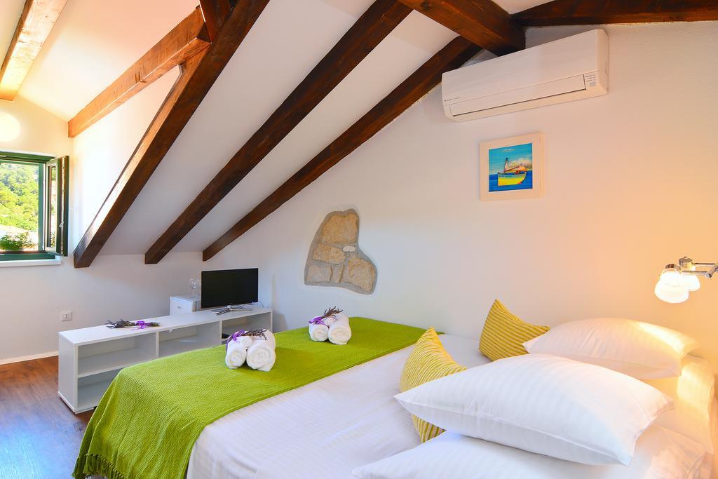 Apartments And Rooms Kampanel Hvar Town Ruang foto