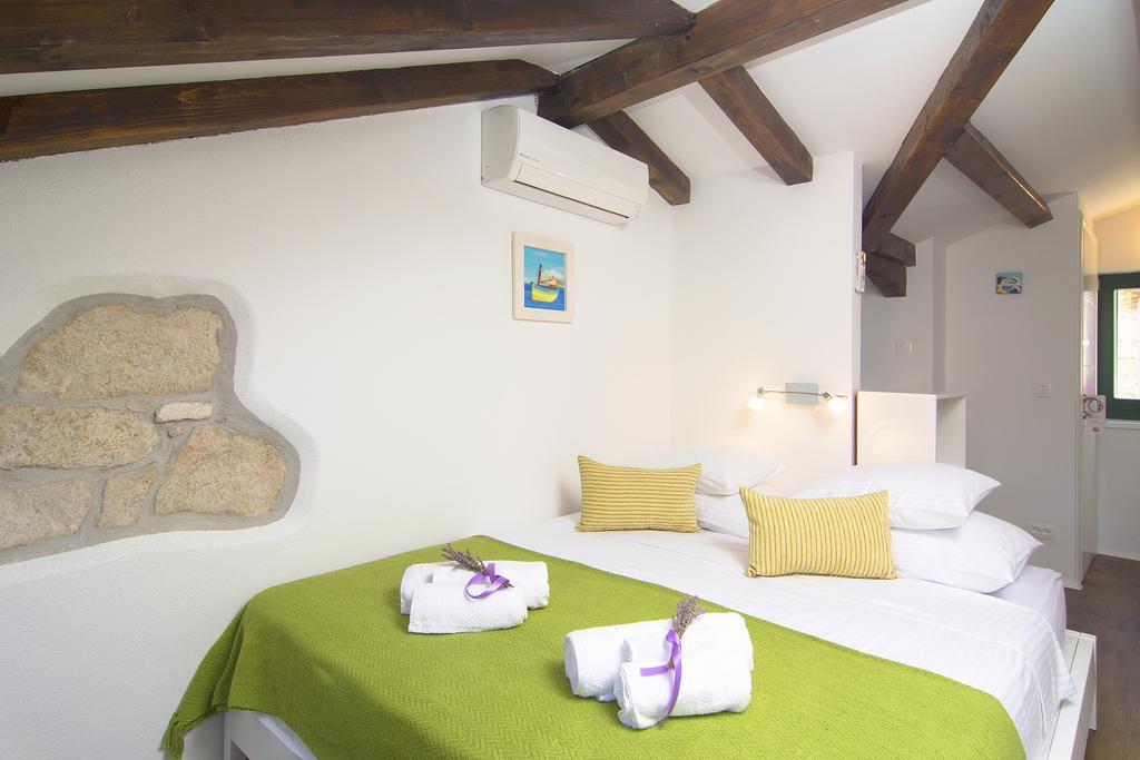 Apartments And Rooms Kampanel Hvar Town Ruang foto