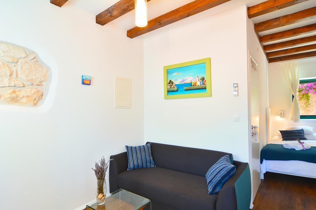 Apartments And Rooms Kampanel Hvar Town Ruang foto