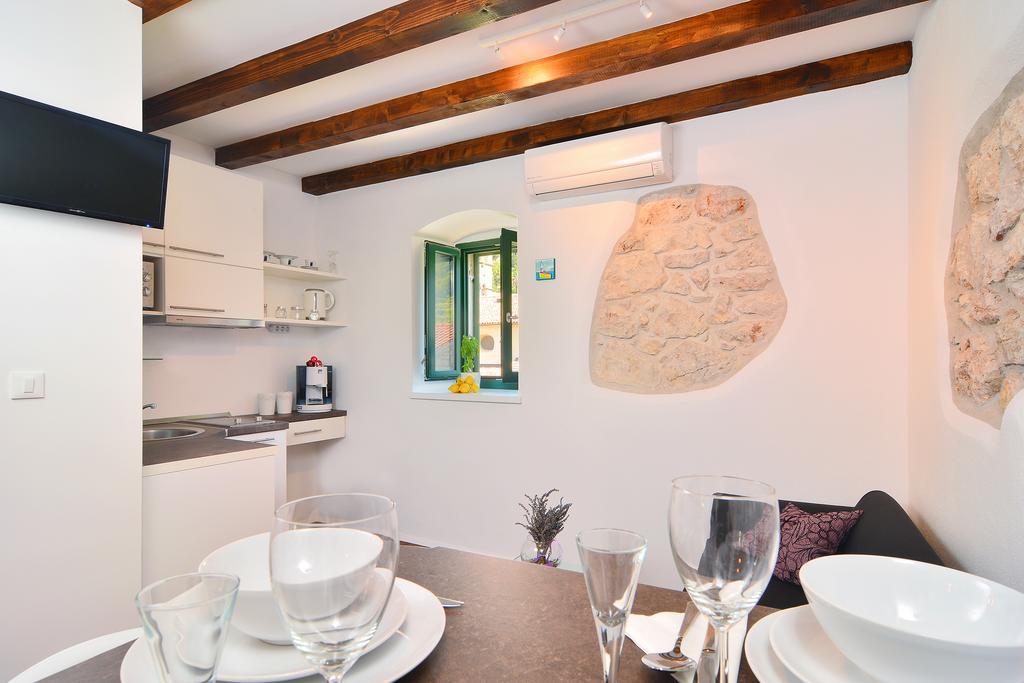 Apartments And Rooms Kampanel Hvar Town Ruang foto